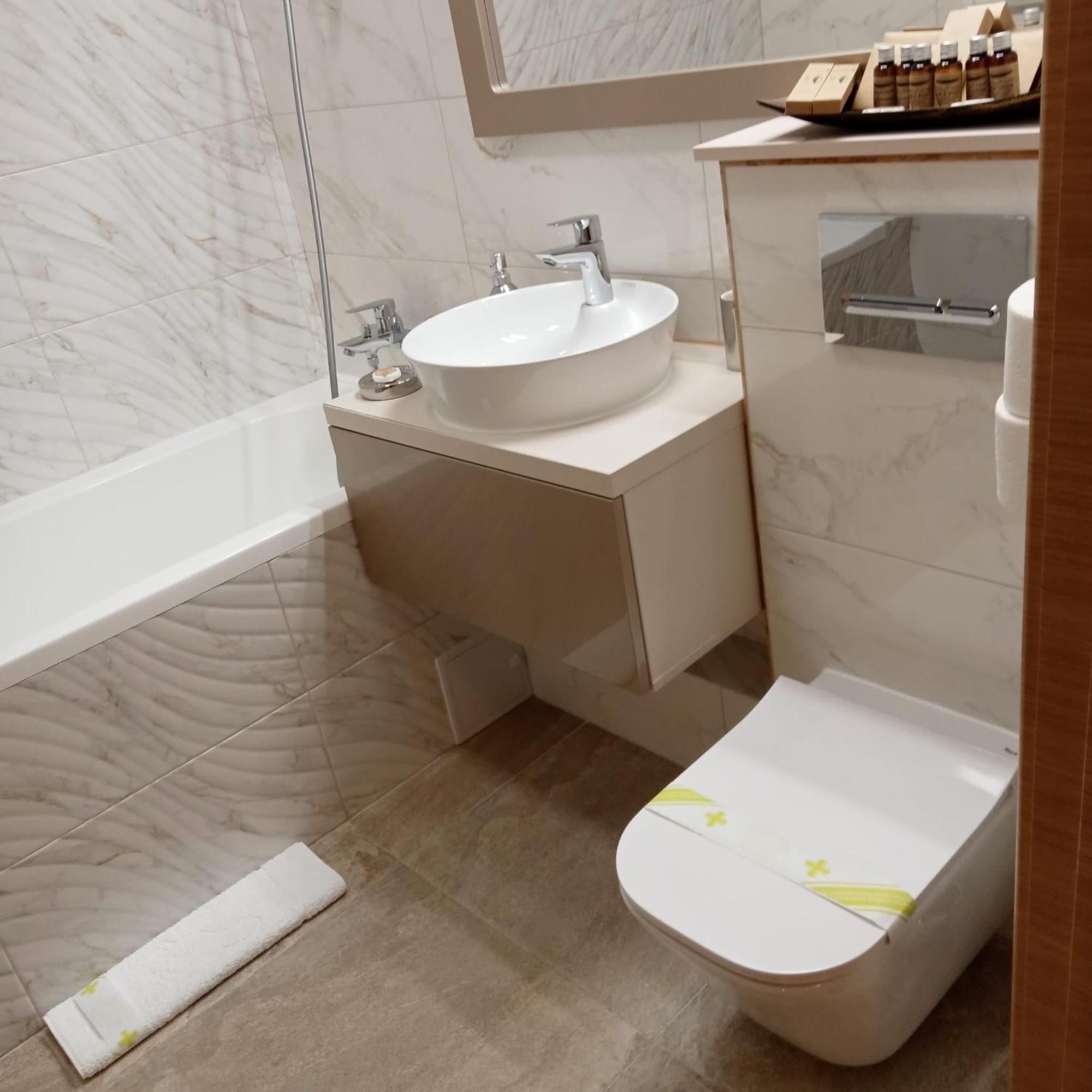 Elegant Suite - Titan Park Bukares Bagian luar foto
