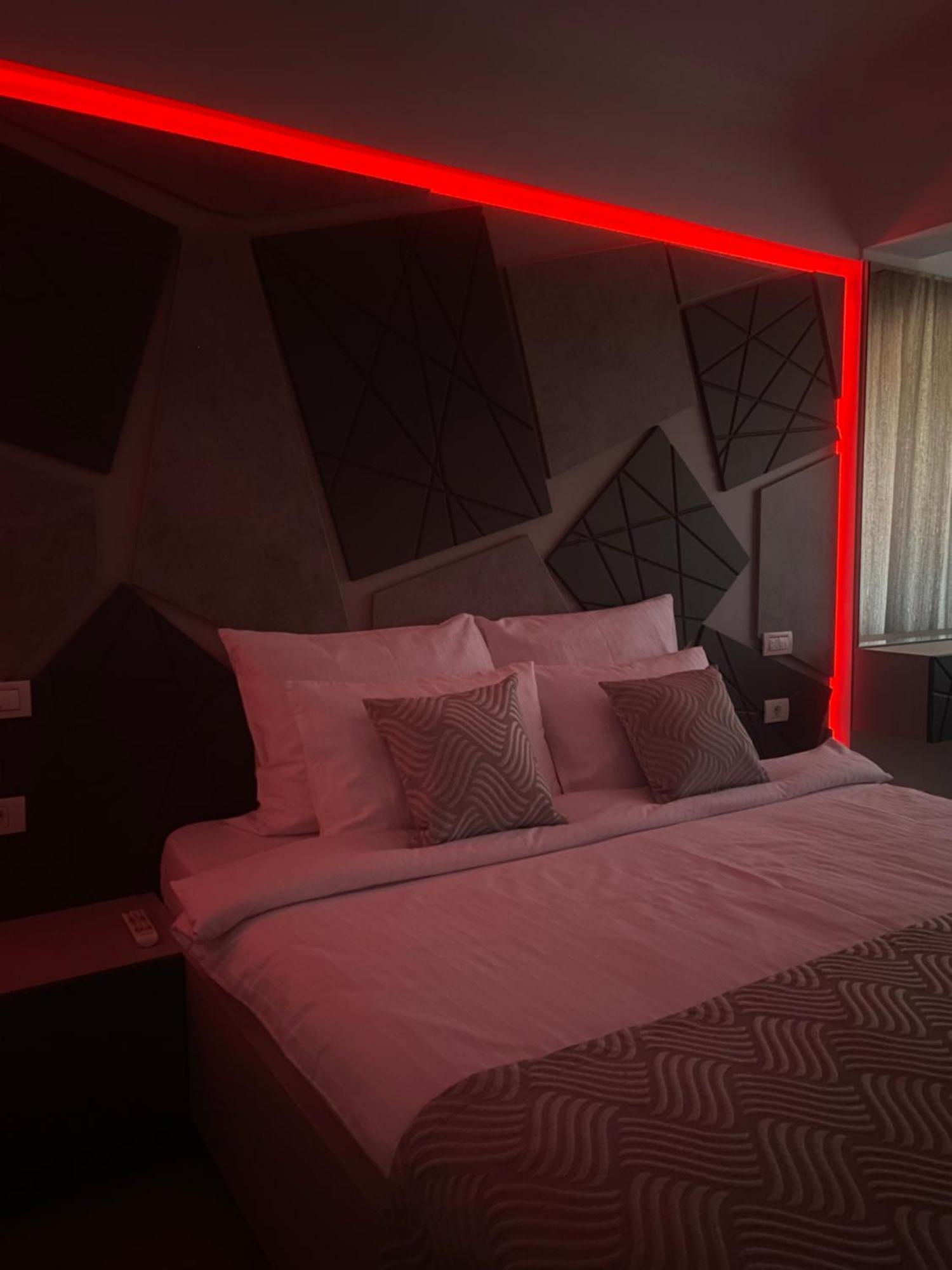 Elegant Suite - Titan Park Bukares Bagian luar foto