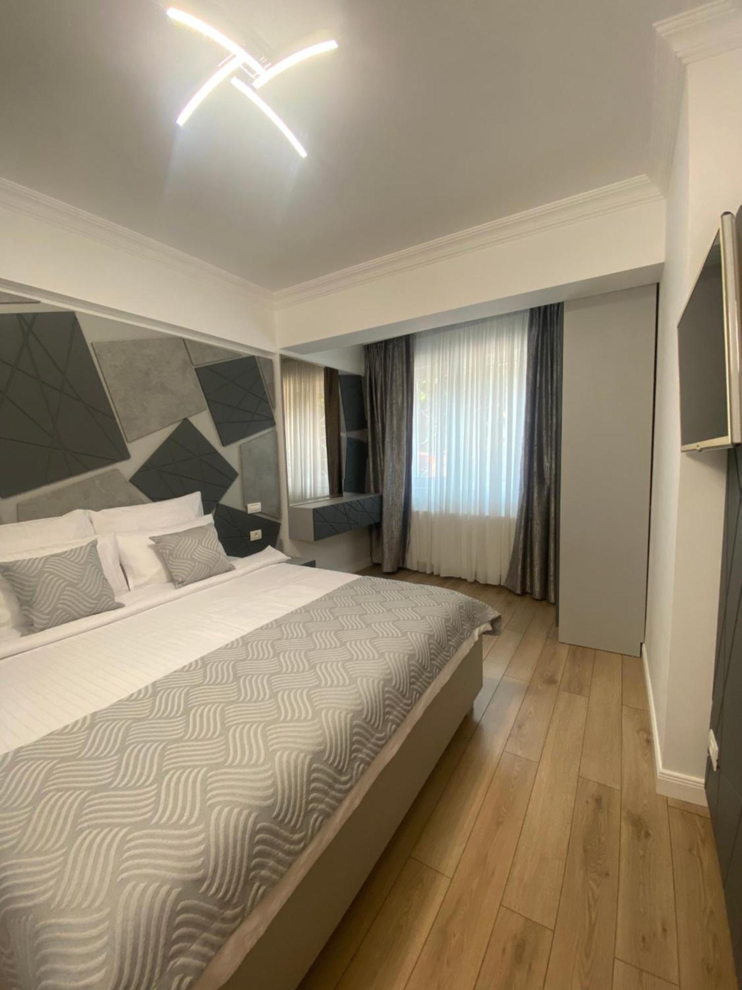 Elegant Suite - Titan Park Bukares Bagian luar foto