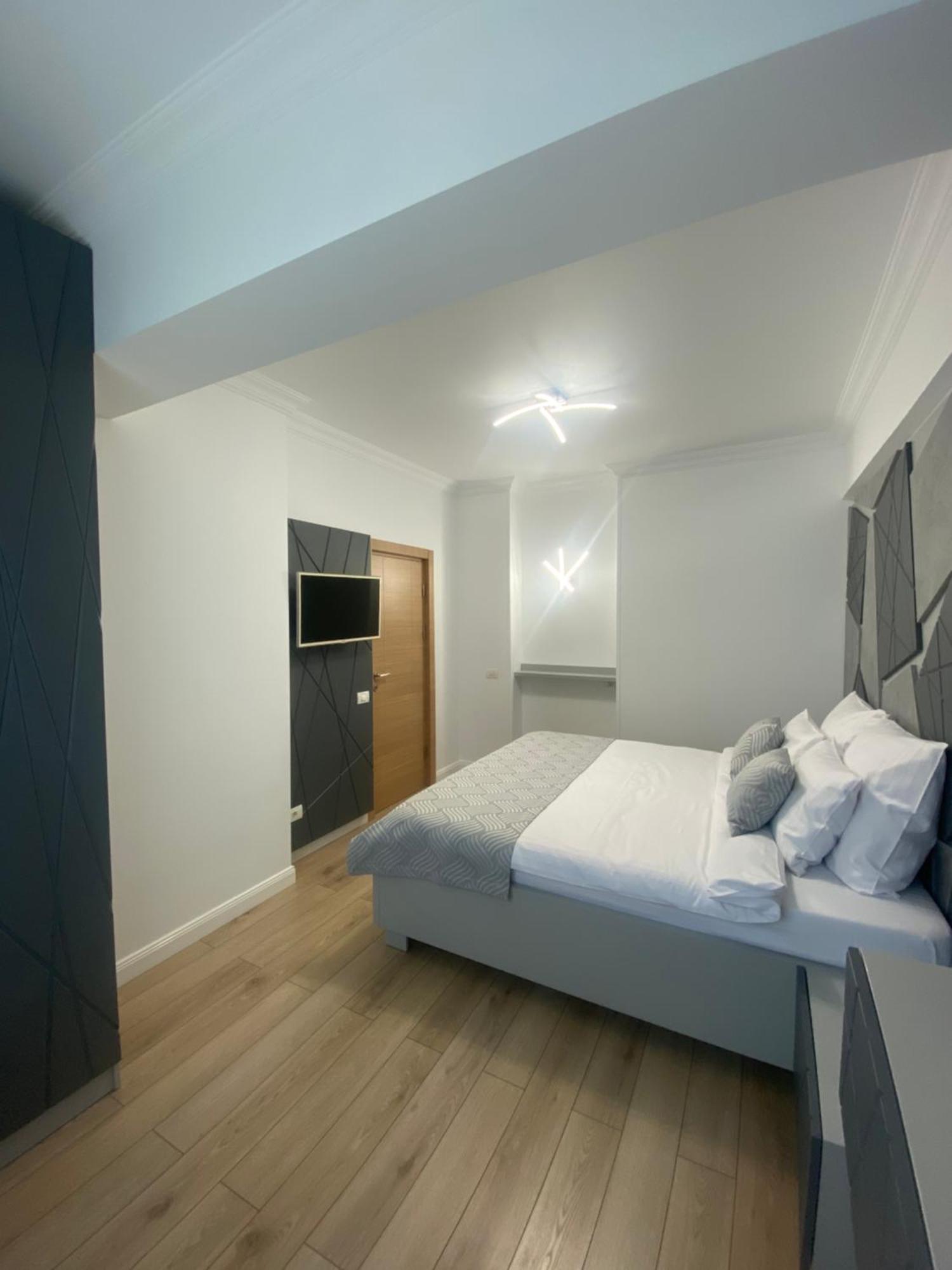 Elegant Suite - Titan Park Bukares Bagian luar foto