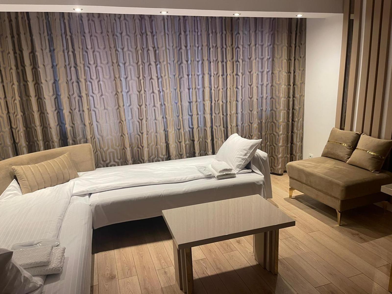 Elegant Suite - Titan Park Bukares Bagian luar foto